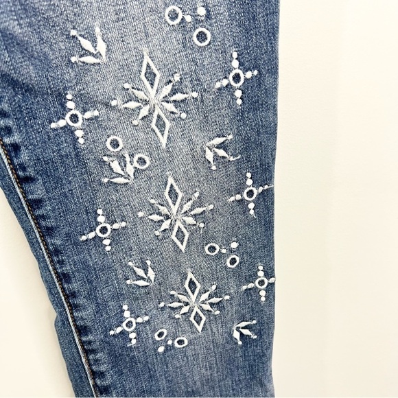 Kut from the Kloth Reese ankle straight cropped eyelet embroidered raw jeans 0 - Picture 8 of 15